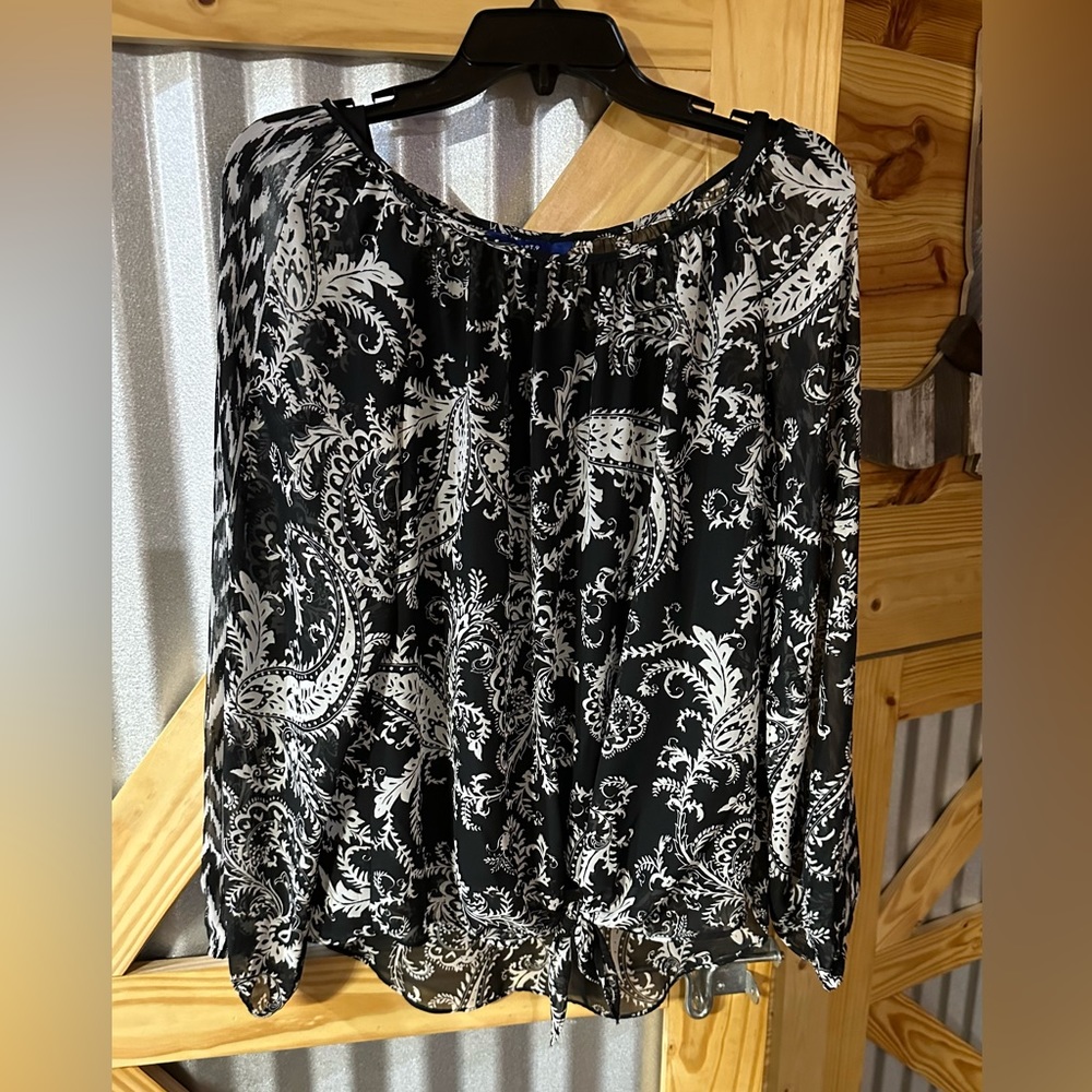 Apt 9 Chiffon Front Knotted Blouse with built-in camisole. Like new . Size M